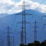Colombia suspende suministro de energía a Ecuador y Petro lamenta apagones en ese país